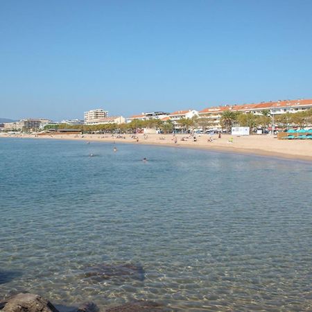 Hotel Sable Et Soleil - Port, Plage Et Jacuzzi Prive Fréjus Екстериор снимка