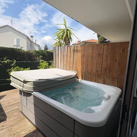 Hotel Sable Et Soleil - Port, Plage Et Jacuzzi Prive Fréjus Екстериор снимка