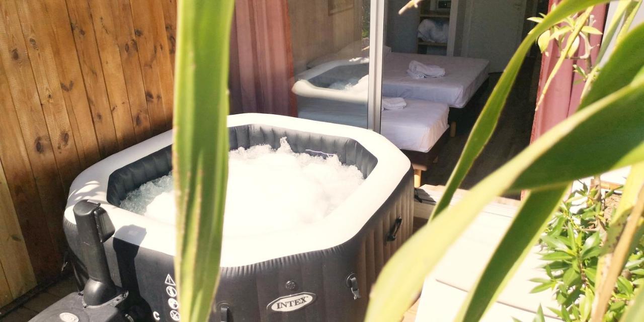 Hotel Sable Et Soleil - Port, Plage Et Jacuzzi Prive Fréjus Екстериор снимка