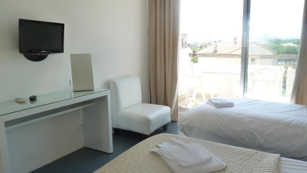 Hotel Sable Et Soleil - Port, Plage Et Jacuzzi Prive Fréjus Екстериор снимка