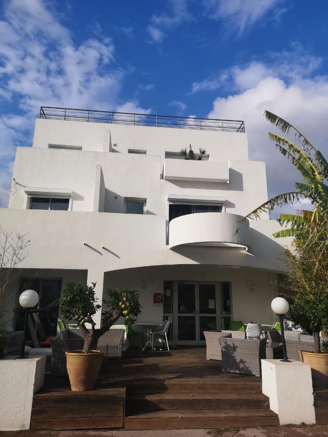Hotel Sable Et Soleil - Port, Plage Et Jacuzzi Prive Fréjus Екстериор снимка