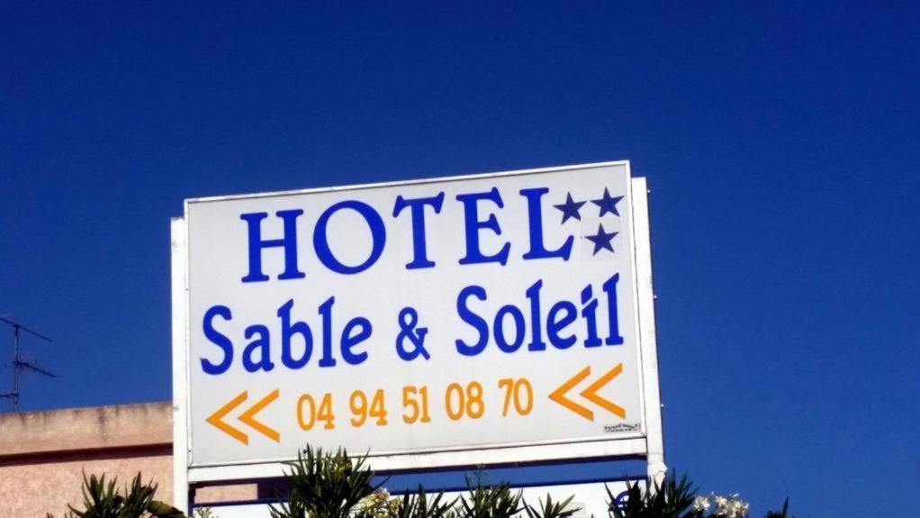 Hotel Sable Et Soleil - Port, Plage Et Jacuzzi Prive Fréjus Екстериор снимка