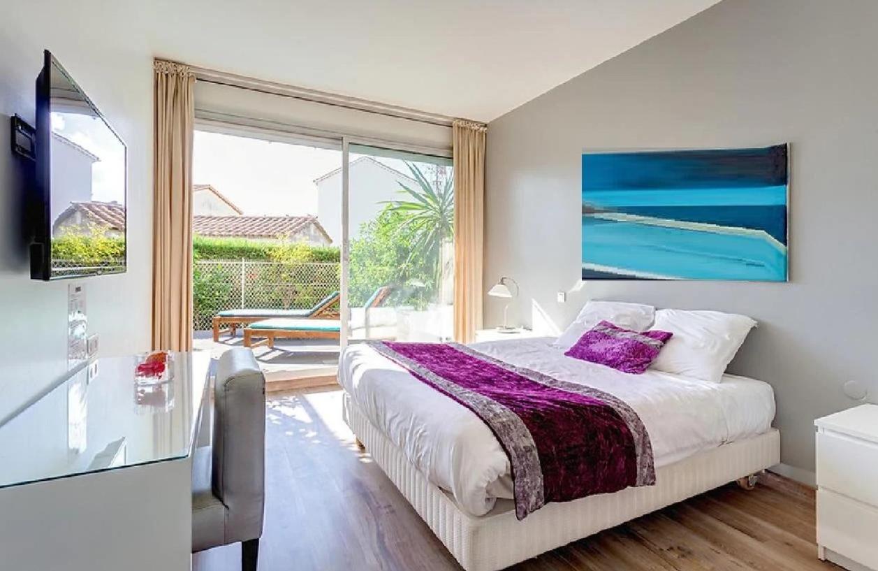 Hotel Sable Et Soleil - Port, Plage Et Jacuzzi Prive Fréjus Екстериор снимка