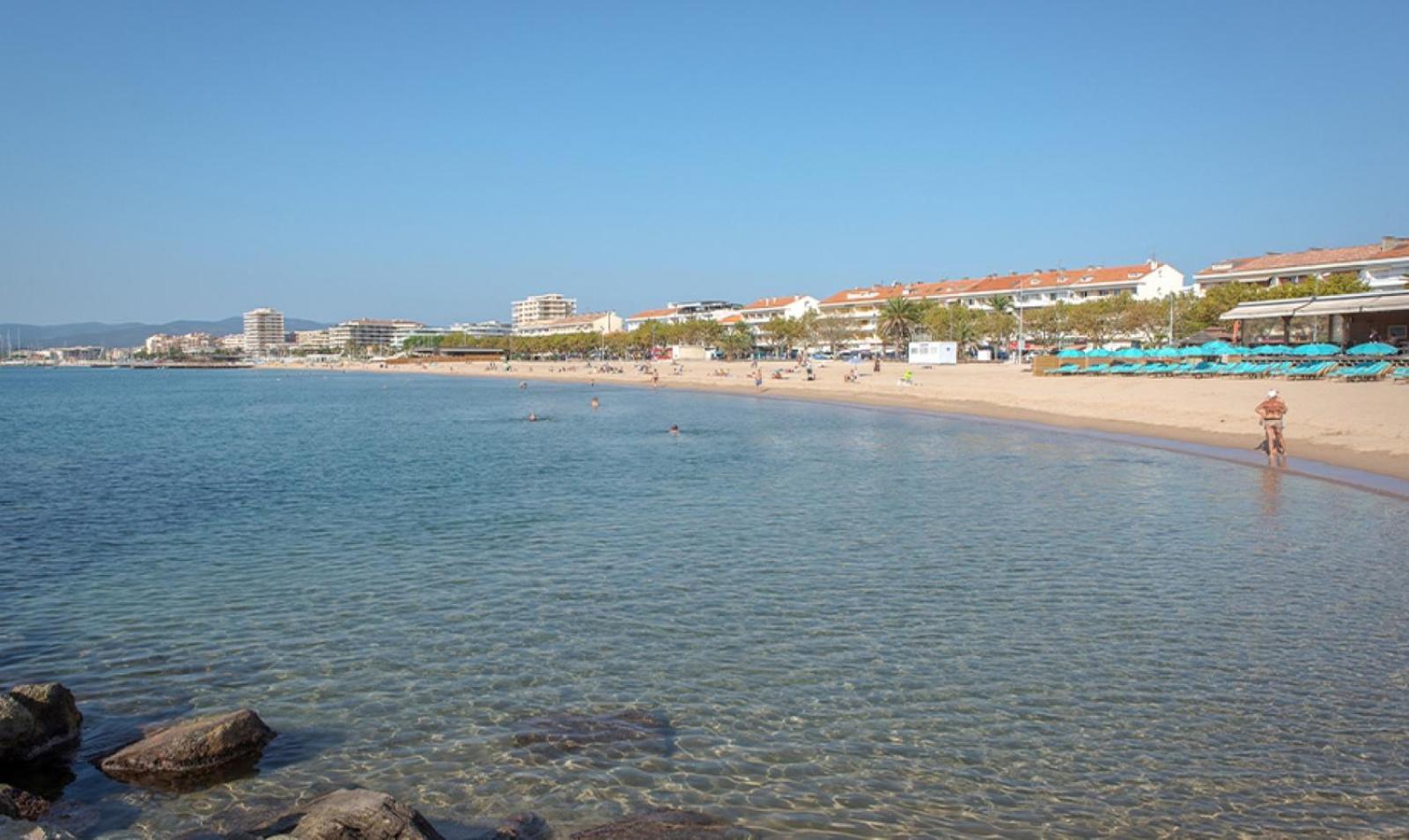Hotel Sable Et Soleil - Port, Plage Et Jacuzzi Prive Fréjus Екстериор снимка
