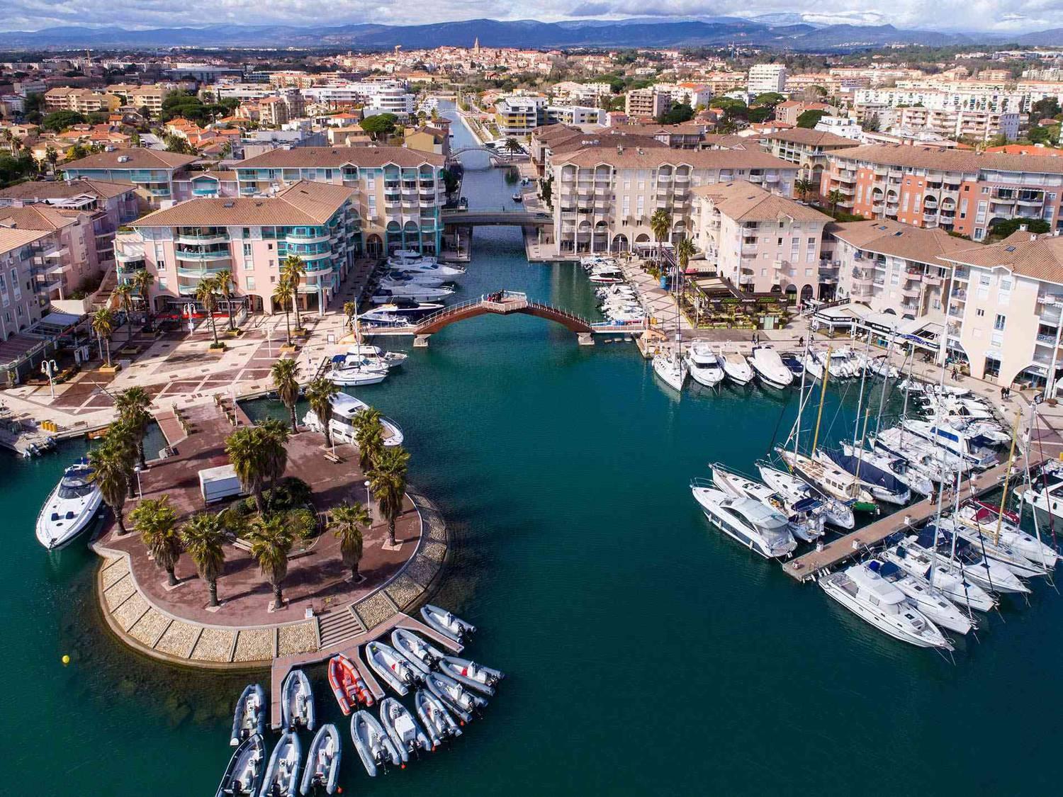 Hotel Sable Et Soleil - Port, Plage Et Jacuzzi Prive Fréjus Екстериор снимка