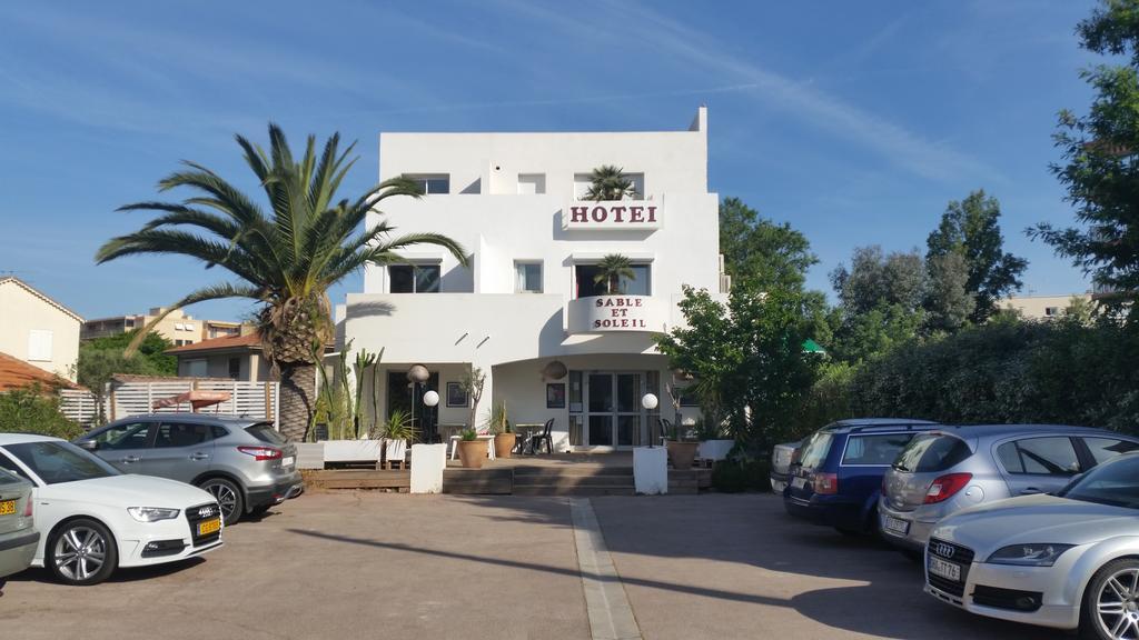 Hotel Sable Et Soleil - Port, Plage Et Jacuzzi Prive Fréjus Екстериор снимка