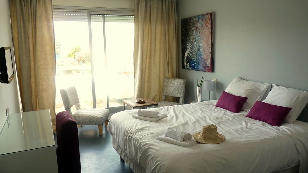Hotel Sable Et Soleil - Port, Plage Et Jacuzzi Prive Fréjus Екстериор снимка