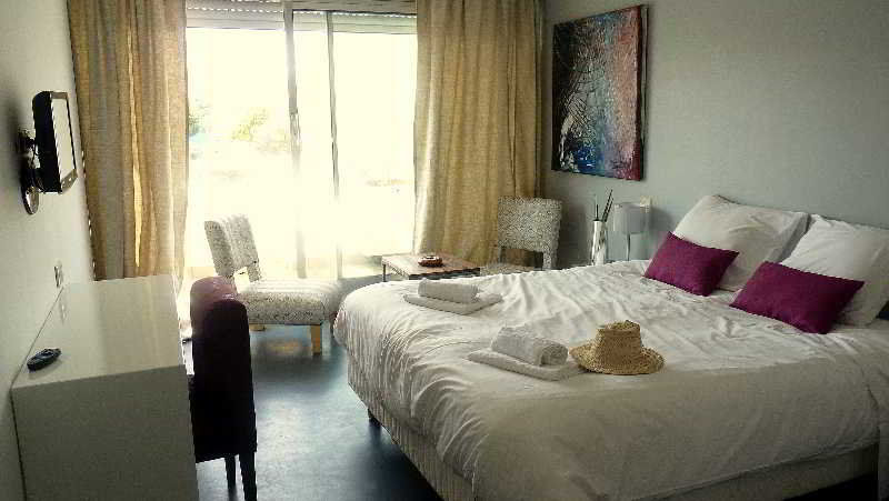 Hotel Sable Et Soleil - Port, Plage Et Jacuzzi Prive Fréjus Екстериор снимка