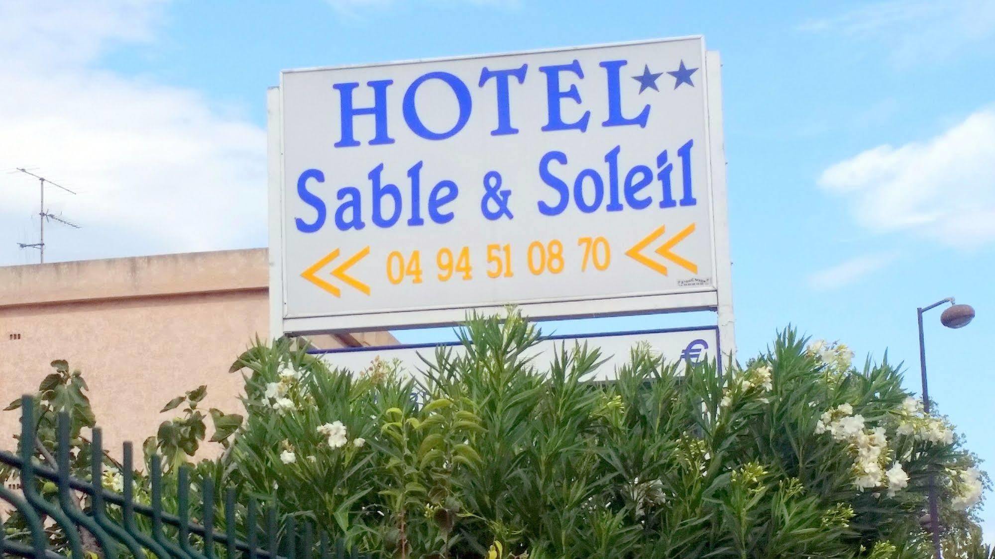 Hotel Sable Et Soleil - Port, Plage Et Jacuzzi Prive Fréjus Екстериор снимка