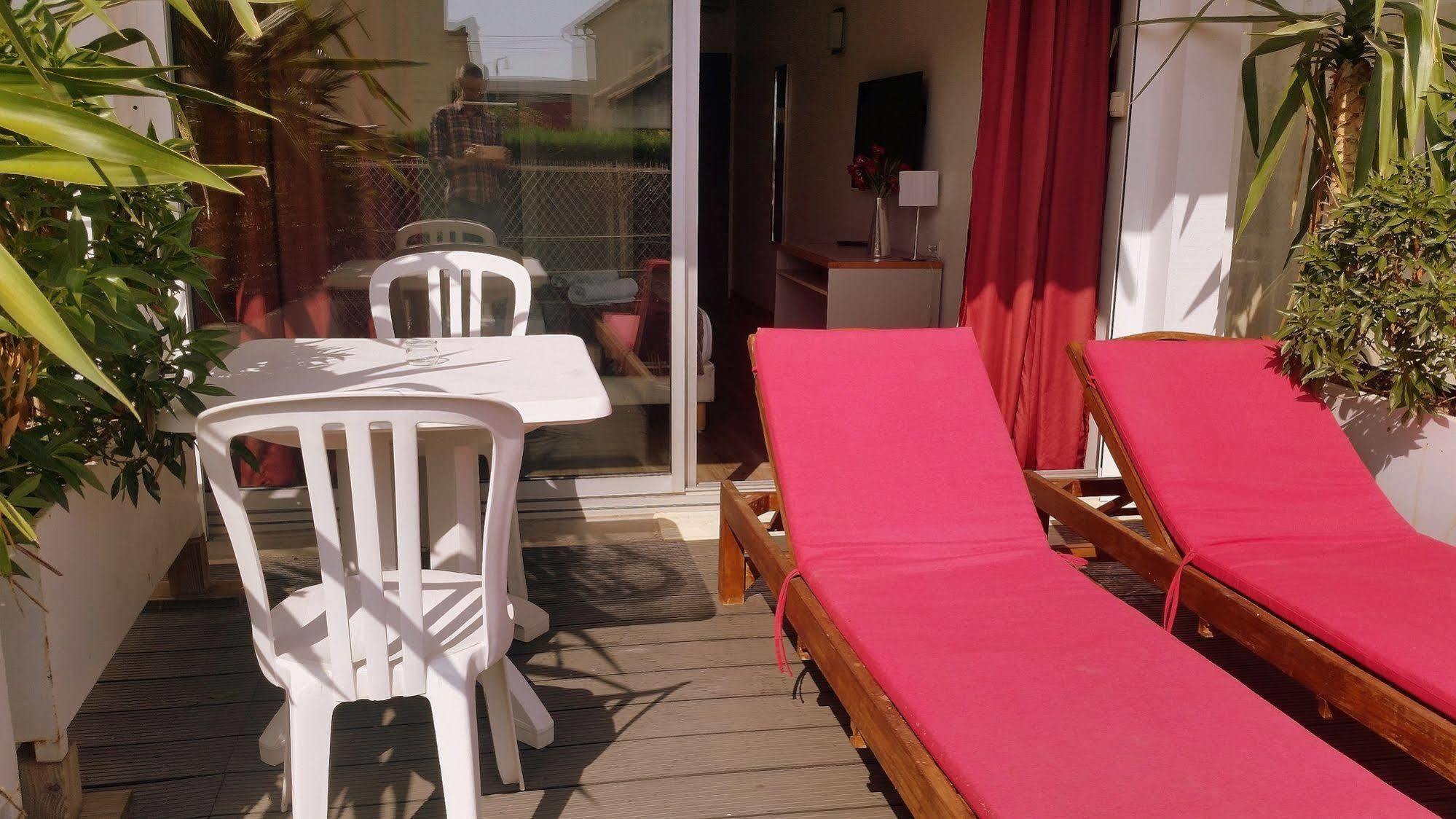 Hotel Sable Et Soleil - Port, Plage Et Jacuzzi Prive Fréjus Екстериор снимка
