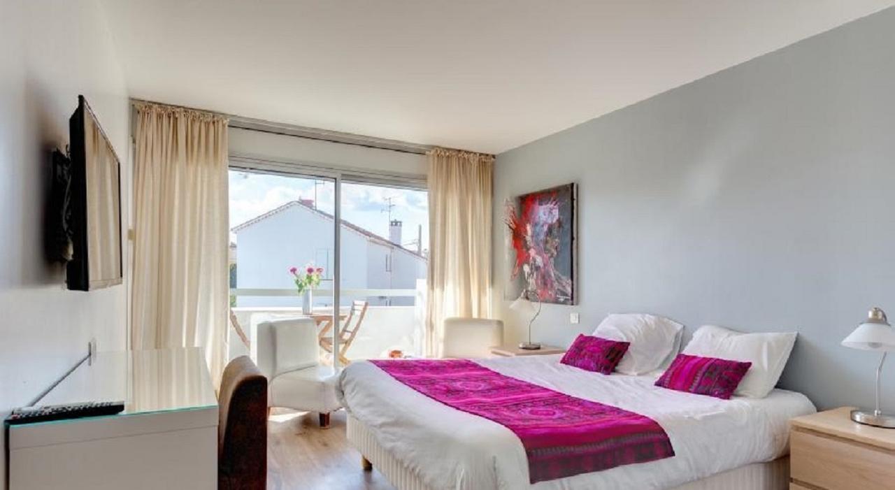 Hotel Sable Et Soleil - Port, Plage Et Jacuzzi Prive Fréjus Екстериор снимка