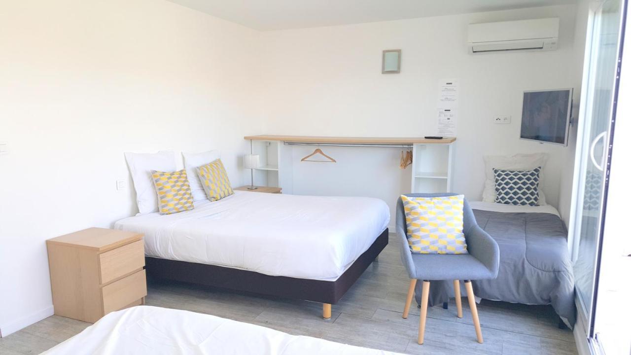 Hotel Sable Et Soleil - Port, Plage Et Jacuzzi Prive Fréjus Екстериор снимка